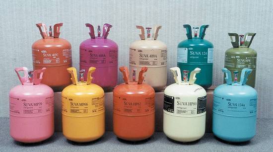 Баллоны с различными типами фреонов: R410A, R32, R134a и другие хладагенты